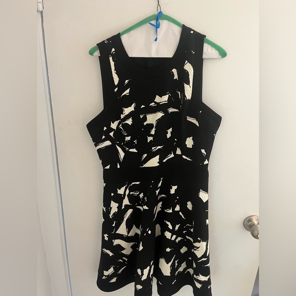 Banana republic black and white dress